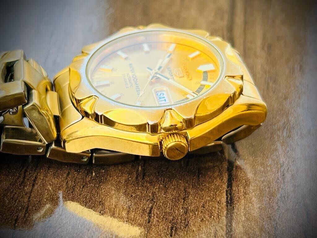 Vintage Seiko 5 Sports 100m 23 Jewels 7S36-00M0 Gents Watch, Japan made 38mm UFO - Grab A Watch Co