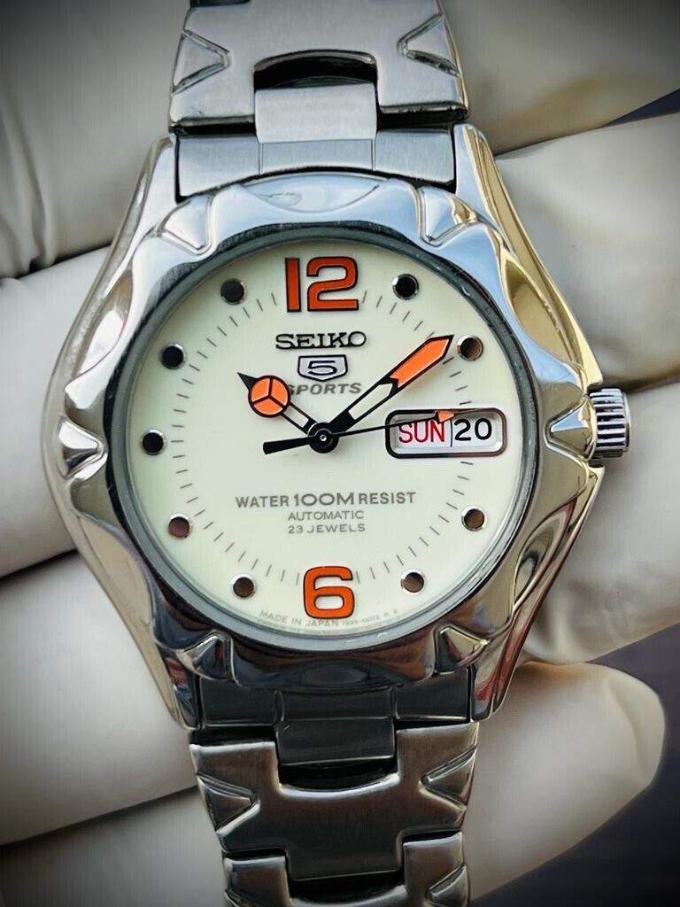 Vintage Seiko 5 Sports 100m 23 Jewels Radium Dial 7S36-00M0 Gents Watch 38mm - Grab A Watch Co