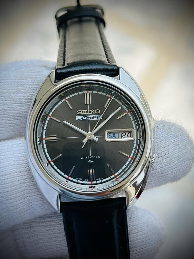 Vintage Seiko Actus 21 Jewels Automatic 7019-8010 Japan 37mm - Grab A Watch Co