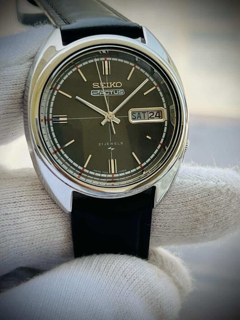 Vintage Seiko Actus 21 Jewels Automatic 7019-8010 Japan 37mm - Grab A Watch Co