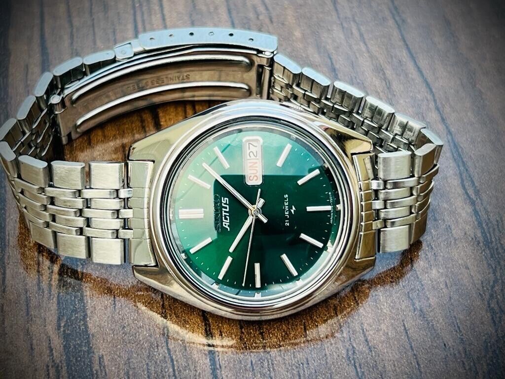 Vintage Seiko Actus 21 Jewels Emerald Dial Automatic 7019-7060 Japan 38mm - Grab A Watch Co