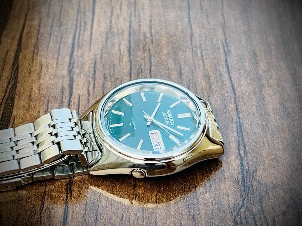 Vintage Seiko Actus 21 Jewels Emerald Dial Automatic 7019-7060 Japan 38mm - Grab A Watch Co