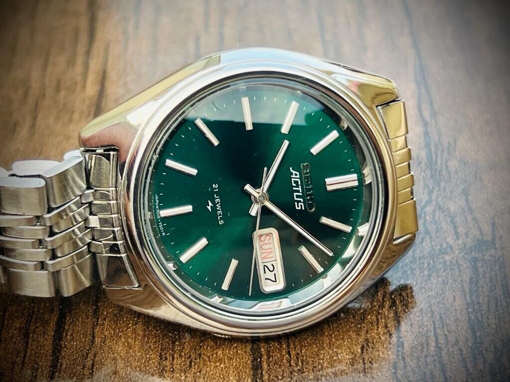 Vintage Seiko Actus 21 Jewels Emerald Dial Automatic 7019-7060 Japan 38mm - Grab A Watch Co
