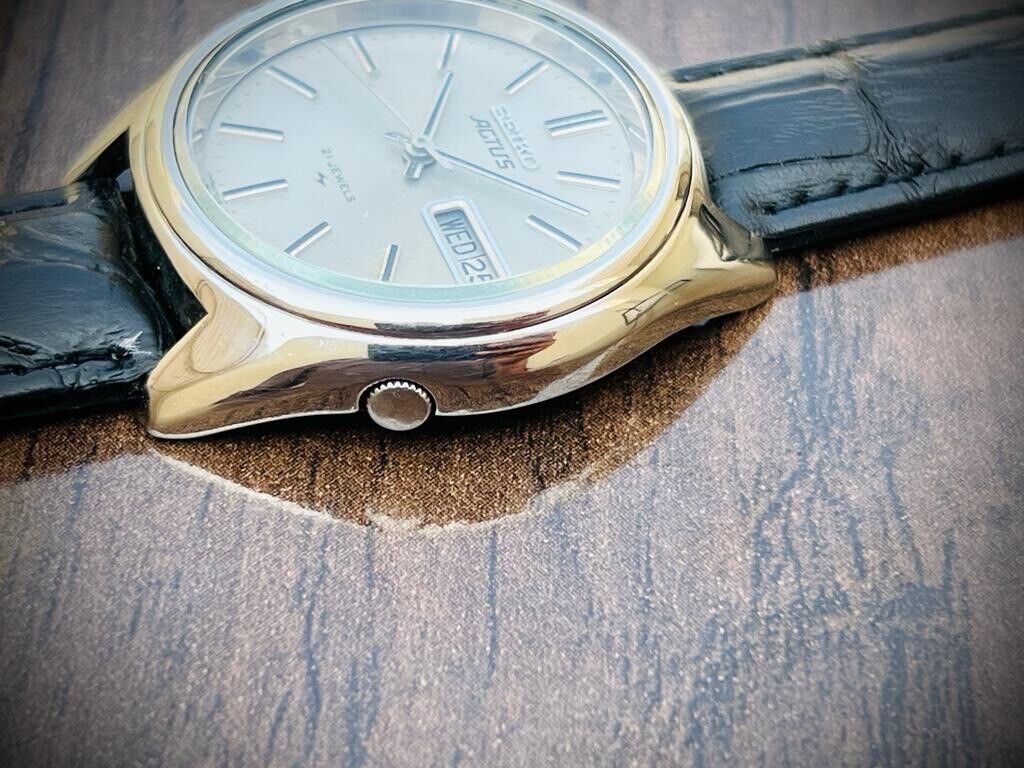 Vintage Seiko Actus 21 Jewels Silver Dial Automatic 7019-7060 Japan 38mm - Grab A Watch Co