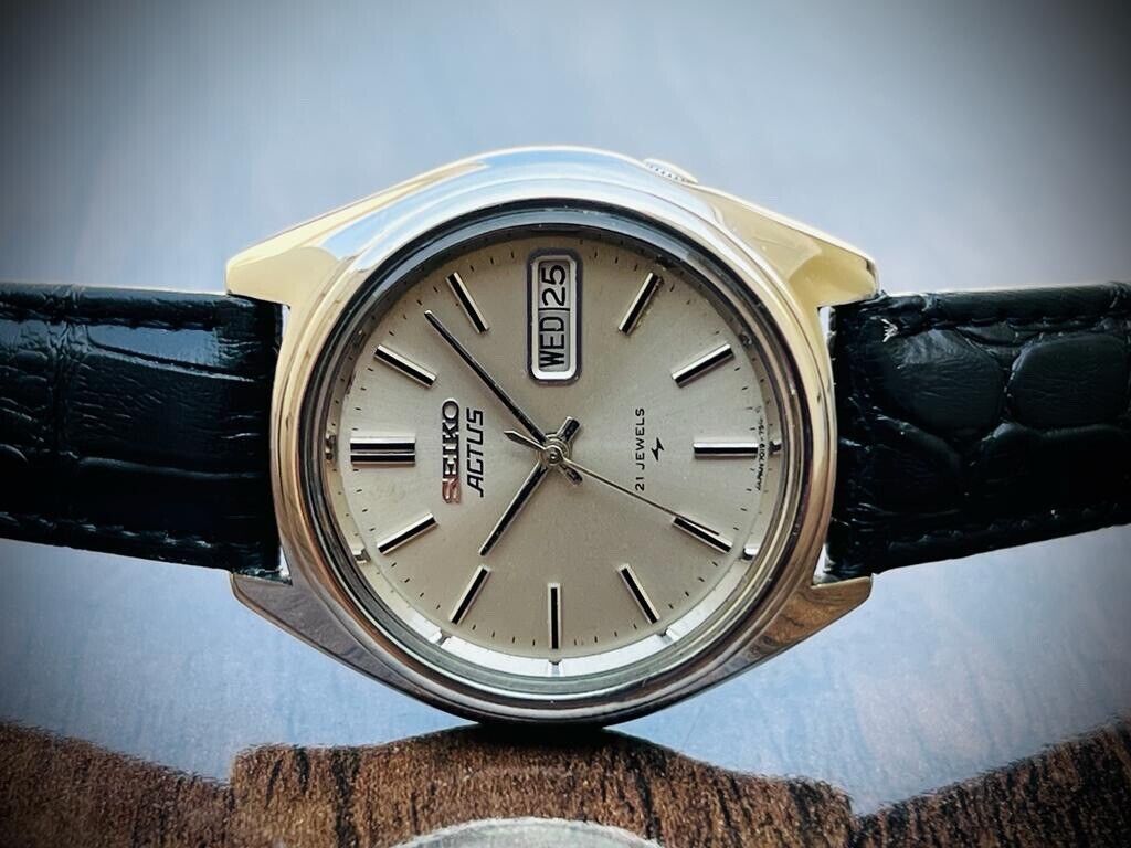 Vintage Seiko Actus 21 Jewels Silver Dial Automatic 7019-7060 Japan 38mm - Grab A Watch Co