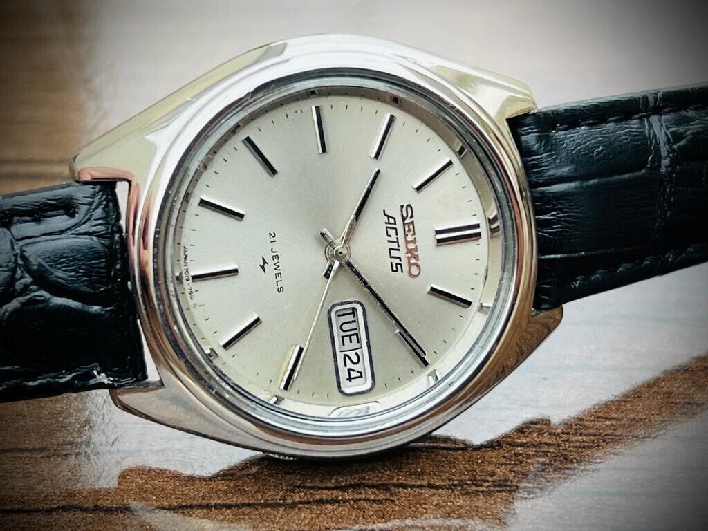 Vintage Seiko Actus 21 Jewels Silver Dial Automatic 7019-7060 Japan 38mm - Grab A Watch Co