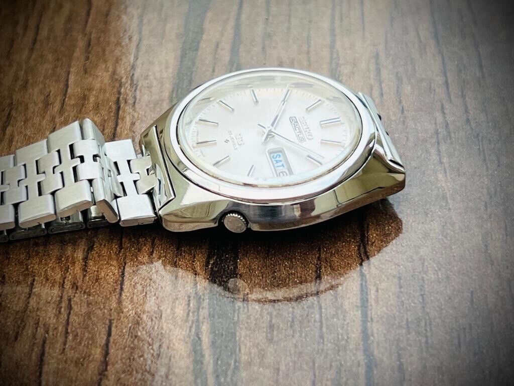 Vintage Seiko Actus 23 Jewels Silver Dial Automatic 6106-7520 Japan 38mm - Grab A Watch Co