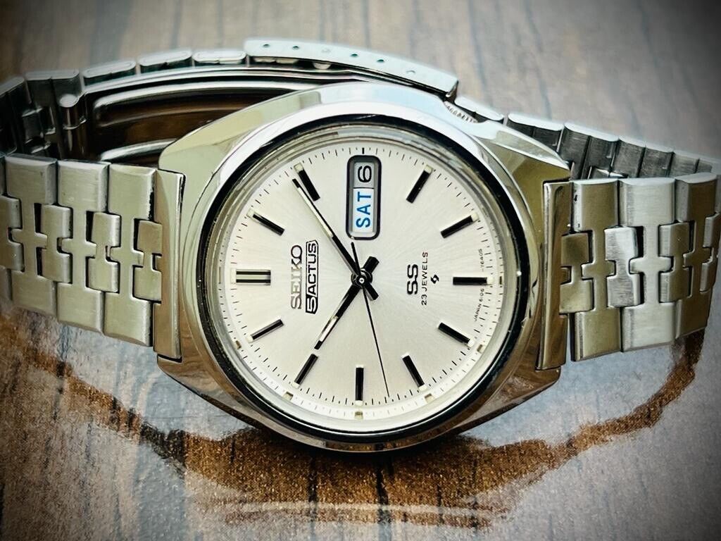 Vintage Seiko Actus 23 Jewels Silver Dial Automatic 6106-7520 Japan 38mm - Grab A Watch Co