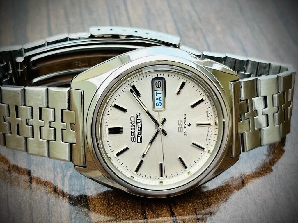 Vintage Seiko Actus 23 Jewels Silver Dial Automatic 6106-7520 Japan 38mm - Grab A Watch Co