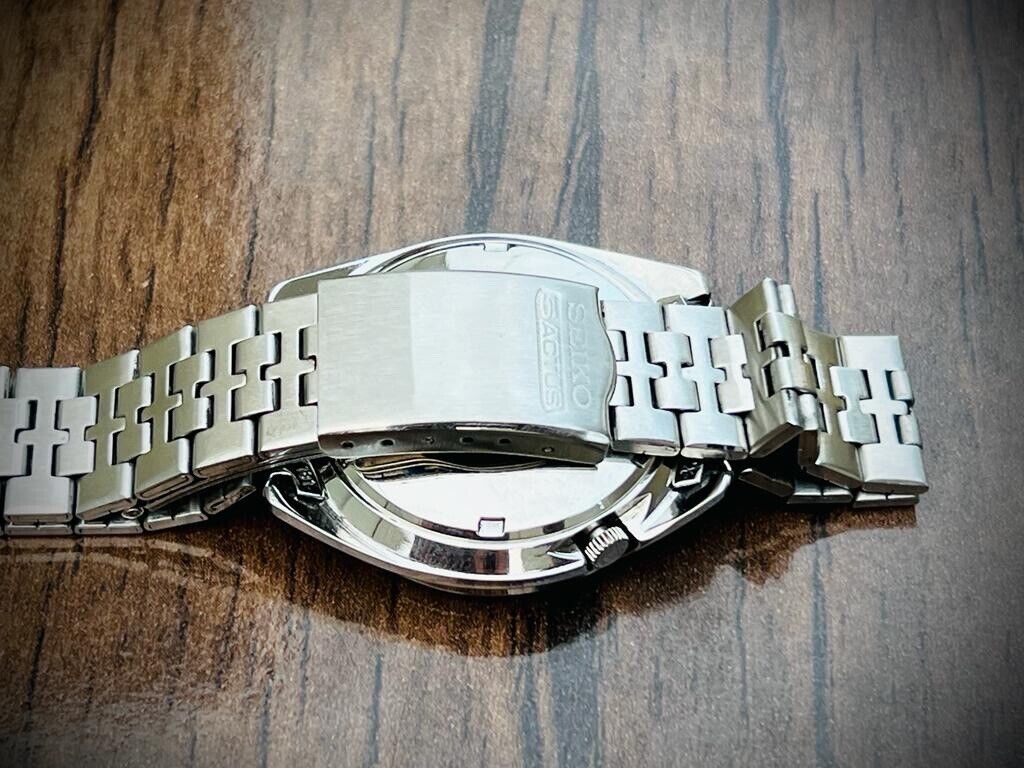 Vintage Seiko Actus 23 Jewels Silver Dial Automatic 6106-7520 Japan 38mm - Grab A Watch Co