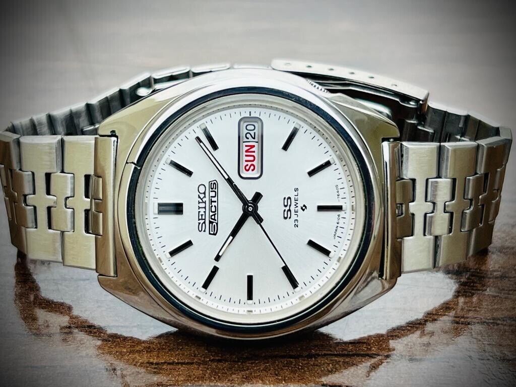Vintage Seiko Actus 23 Jewels Silver Dial Automatic 6106-7520 Japan 38mm - Grab A Watch Co