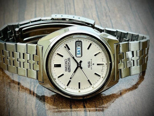 Vintage Seiko Actus 23 Jewels Silver Dial Automatic 6106-7520 Japan 38mm - Grab A Watch Co