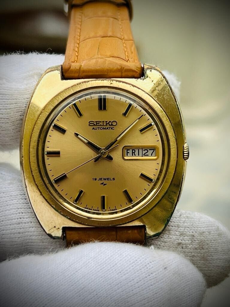 Vintage Seiko Automatic 19 Jewels Mens Watch 7006-7090 Japan Made, Perfect 40mm - Grab A Watch Co