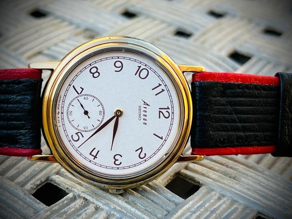 Vintage Seiko Avenue Site Second Quartz Date 32mm Mens Watch, 7N01-6B20 Japan - Grab A Watch Co