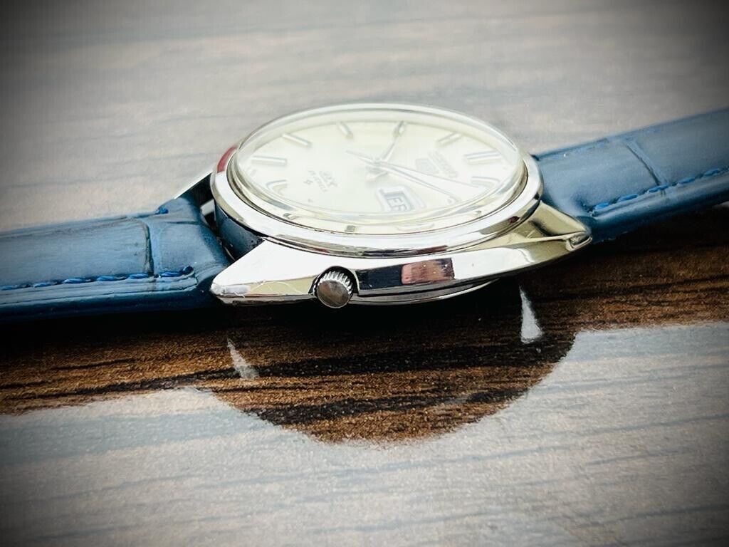 Vintage Seiko DX Automatic 36mm Mens Watch, Japan made 25 jewels 6106-7000 - Grab A Watch Co