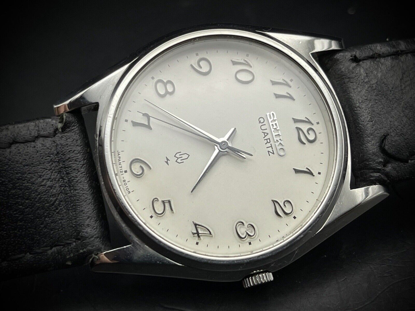 Vintage Seiko Quartz Slim 7121-8000 36mm Gents Watch, Japan - Grab A Watch Co