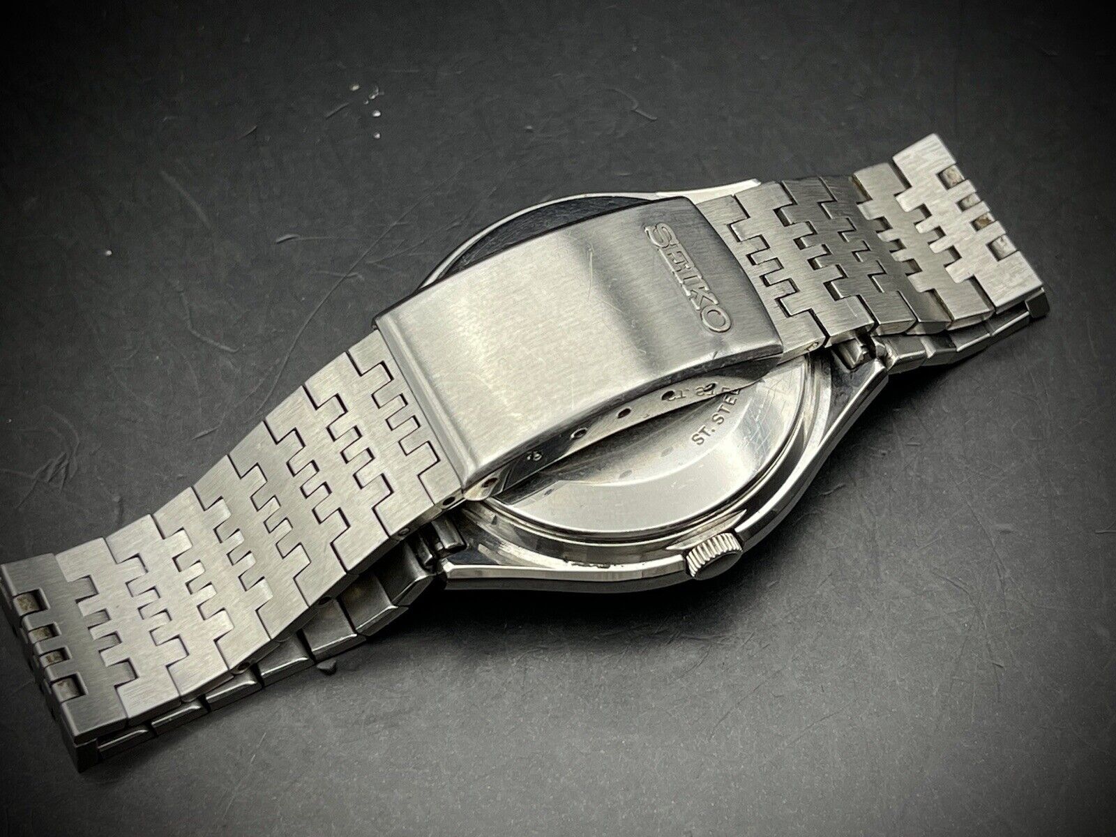 Vintage Seiko QZ Quartz 38mm 0923-8010 Gents Watch, Japan made - Grab A Watch Co