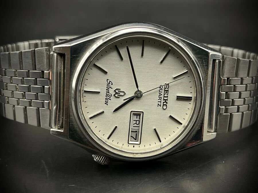 Vintage Seiko SilverWave Quartz 35mm Gents Watch, Japan made - Grab A Watch Co