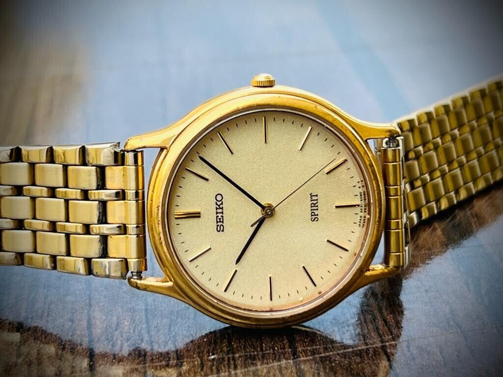Vintage Seiko Spirit Quartz Day Date Slim Mens Watch, Japan 31mm 5E31-6040 - Grab A Watch Co