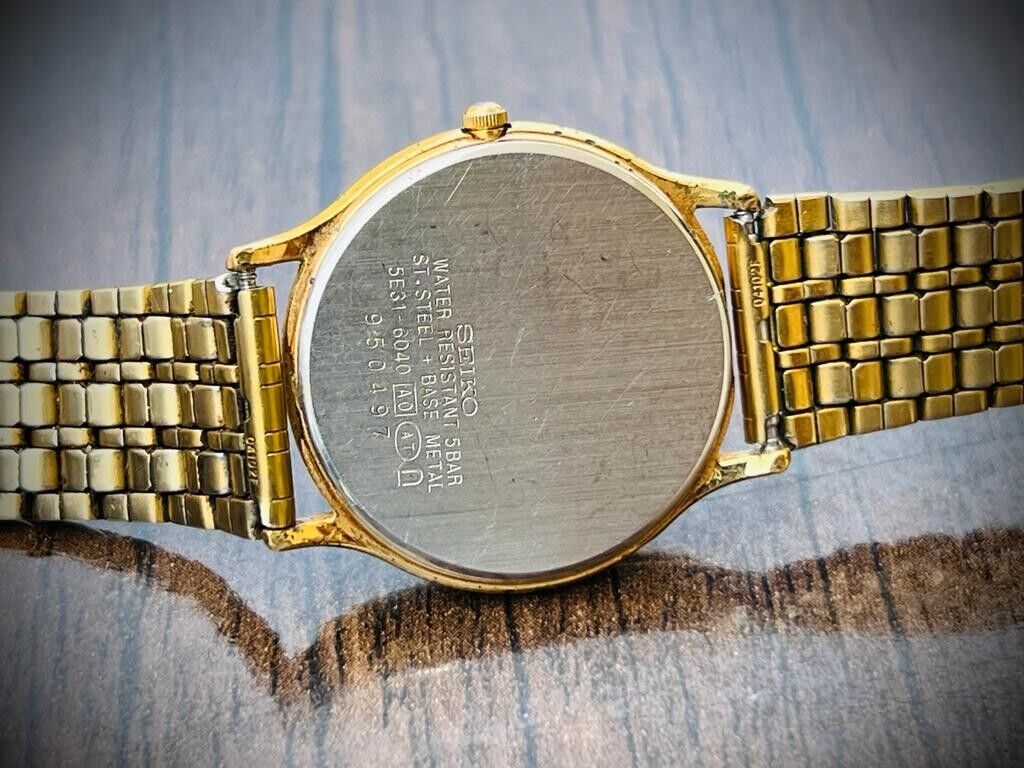 Vintage Seiko Spirit Quartz Day Date Slim Mens Watch, Japan 31mm 5E31-6040 - Grab A Watch Co