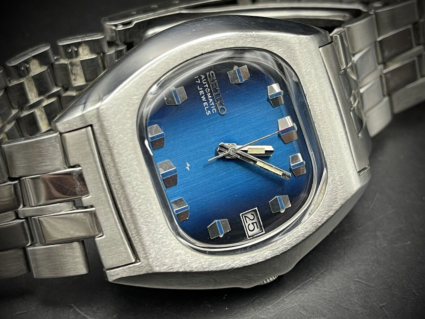 Vintage Seiko Stunning Blue Dial 38mm 7025-5010 Gents Watch, Japan Made - Grab A Watch Co
