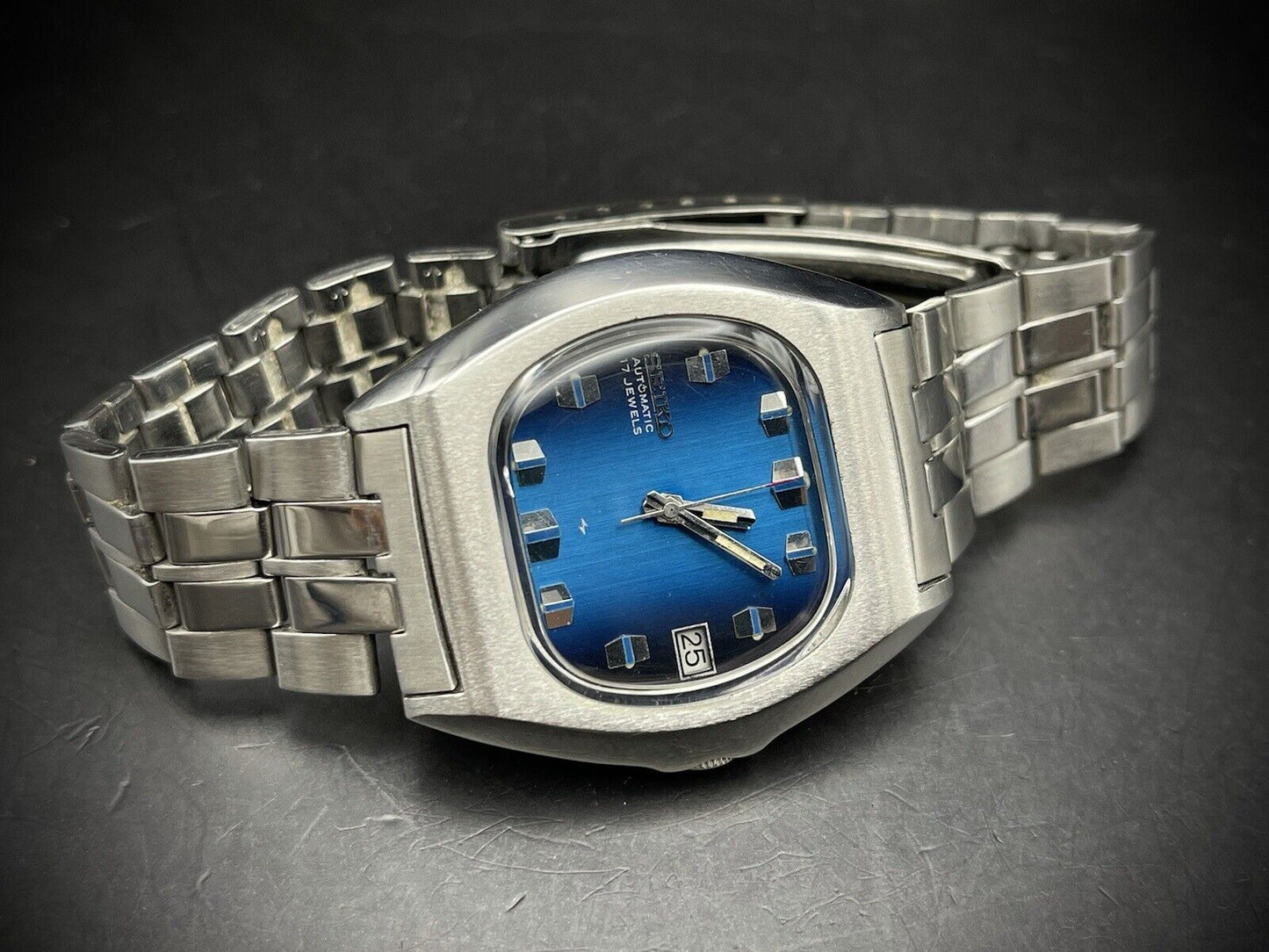 Vintage Seiko Stunning Blue Dial 38mm 7025-5010 Gents Watch, Japan Made - Grab A Watch Co