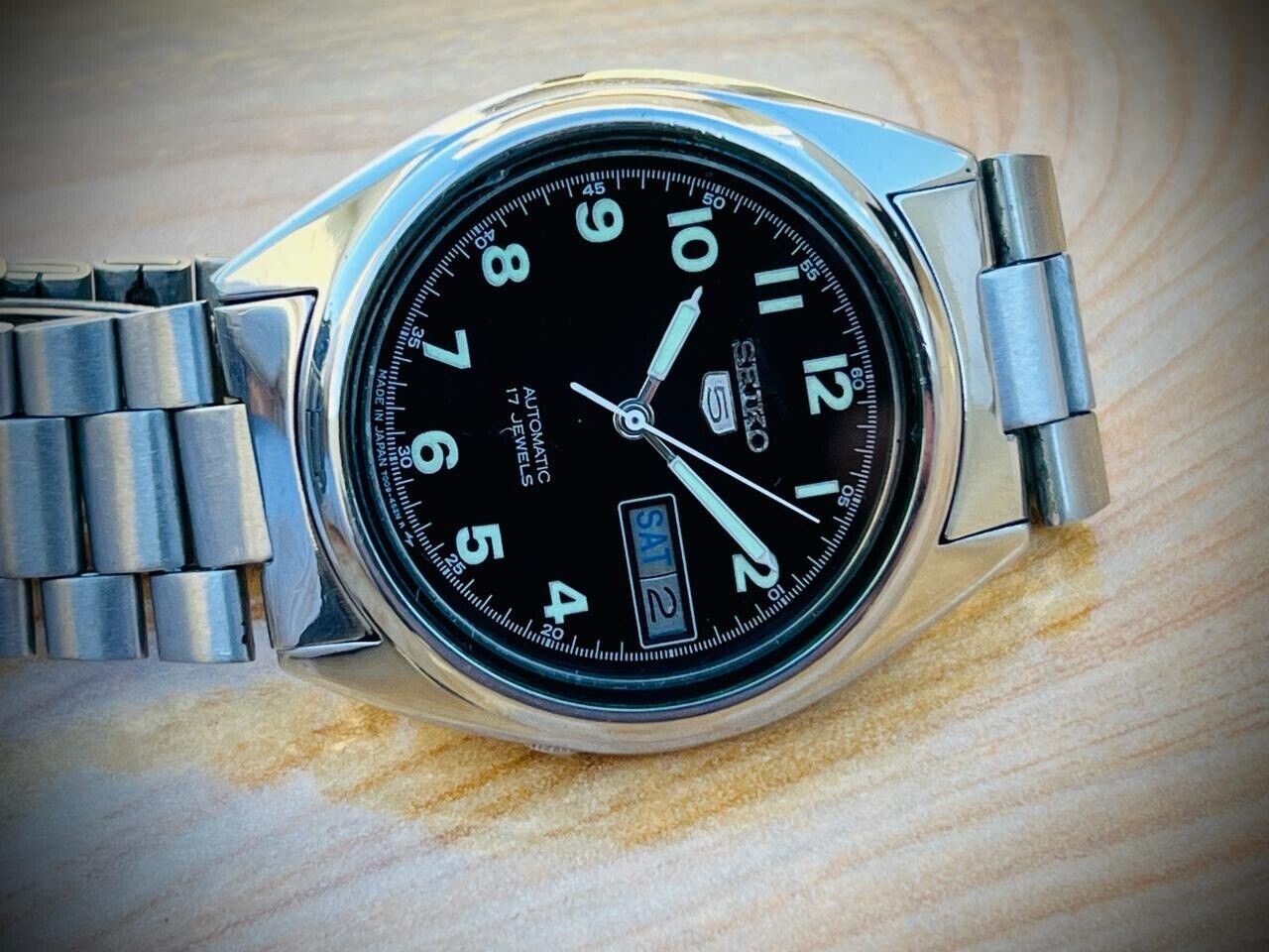 Vintage Seiko 5 Automatic 21 Jewels Black Dial 7009-821J Mens Watch 37mm