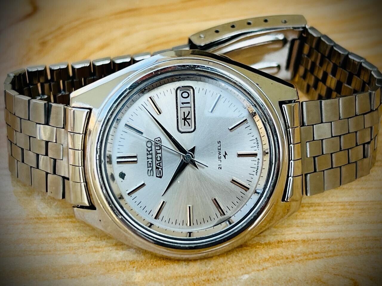 Vintage Seiko Actus 21 Jewels Silver Dial Automatic 7019-7060 Japan 38mm