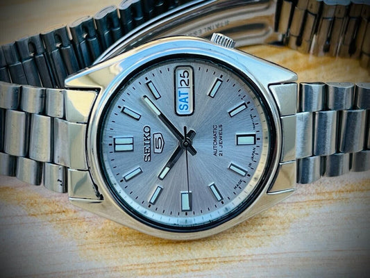 Vintage Seiko 5 Automatic Grey Dial 21 Jewels 7s26-6000 Japan 35mm #802