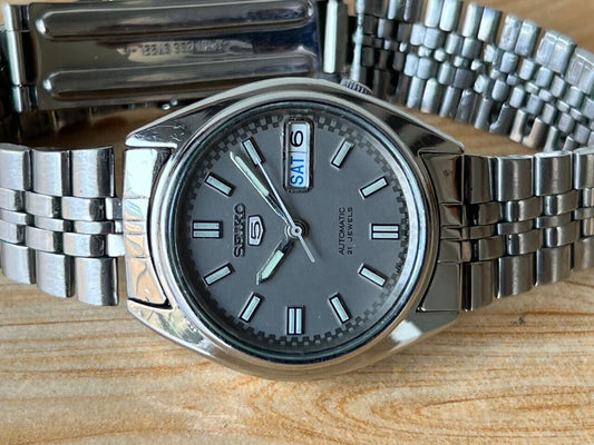 Seiko 5 Grey Dial 7s26-0560 Automatic 21 Jewels 34mm Men’s Watch, Perfect