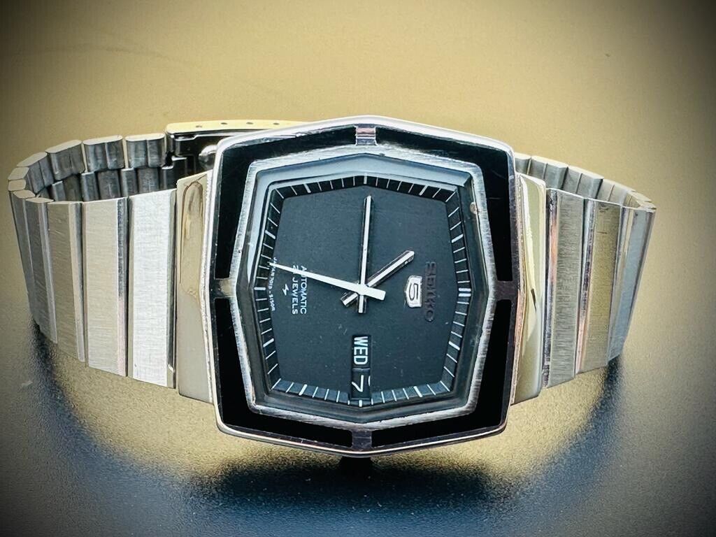 Vintage Seiko 5 Automatic 21 Jewels Black dial Ref:7019-5110 Made in Japan 36mm - Grab A Watch Co