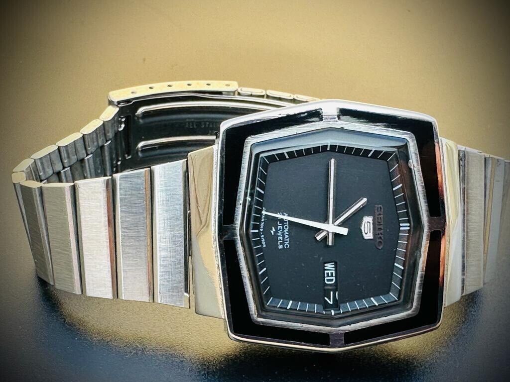 Vintage Seiko 5 Automatic 21 Jewels Black dial Ref:7019-5110 Made in Japan 36mm - Grab A Watch Co