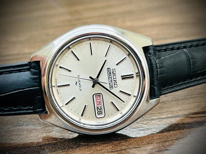 Vintage Seiko Actus 21 Jewels Silver Dial Automatic 7019-7060 Japan 38mm - Grab A Watch Co