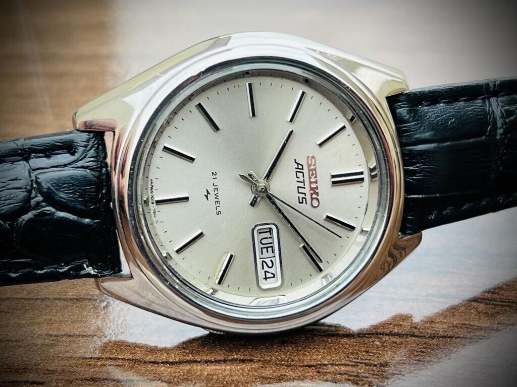 Vintage Seiko Actus 21 Jewels Silver Dial Automatic 7019-7060 Japan 38mm - Grab A Watch Co