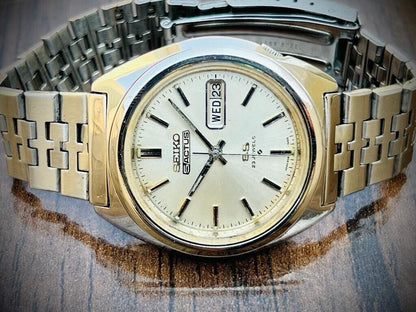 Vintage Seiko Actus 23 Jewels Silver Dial Automatic 6106-7520 Japan 38mm - Grab A Watch Co