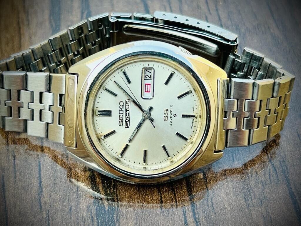 Vintage Seiko Actus 23 Jewels Silver Dial Automatic 6106-7520 Japan 38mm - Grab A Watch Co