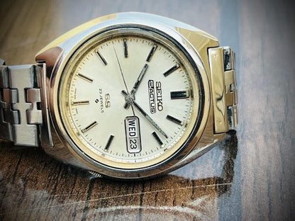 Vintage Seiko Actus 23 Jewels Silver Dial Automatic 6106-7520 Japan 38mm - Grab A Watch Co