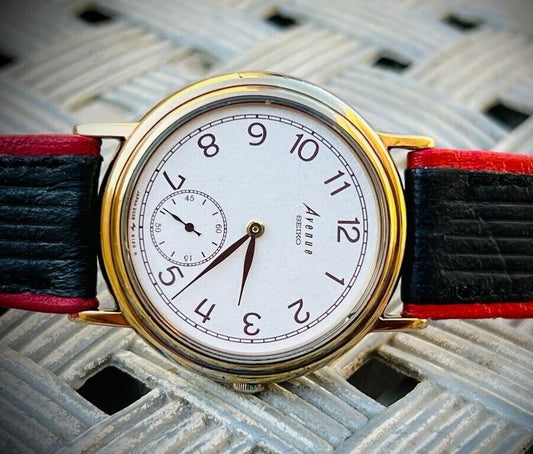 Vintage Seiko Avenue Site Second Quartz Date 32mm Mens Watch, 7N01-6B20 Japan - Grab A Watch Co