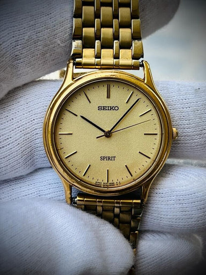 Vintage Seiko Spirit Quartz Day Date Slim Mens Watch, Japan 31mm 5E31-6040 - Grab A Watch Co