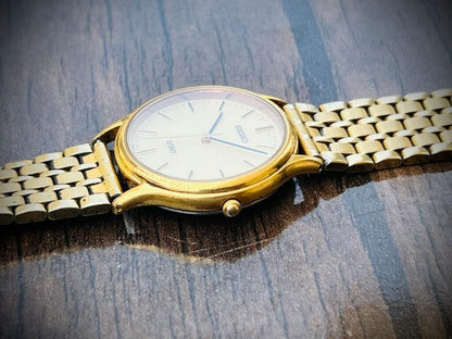 Vintage Seiko Spirit Quartz Day Date Slim Mens Watch, Japan 31mm 5E31-6040 - Grab A Watch Co