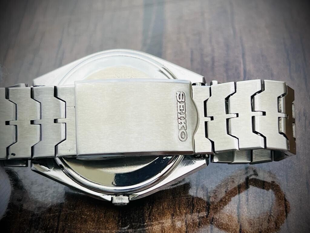 Vintage Seiko Superior 1977 Quartz Mens Watch, 4883-8100 Japan Made - Grab A Watch Co
