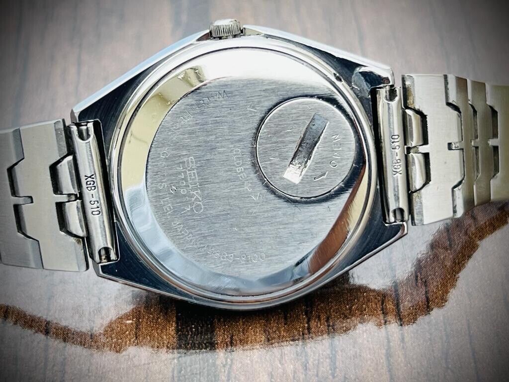 Vintage Seiko Superior 1977 Quartz Mens Watch, 4883-8100 Japan Made - Grab A Watch Co